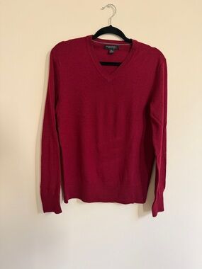 Banana Republic Men's V-Neck Sweater - Wine Red